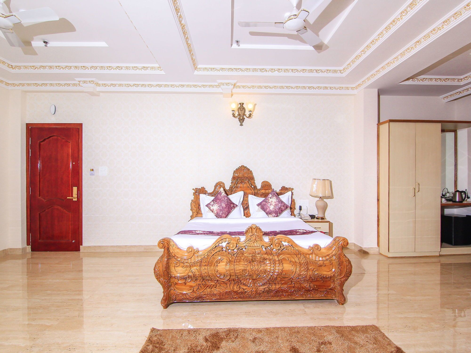 Oyo 11956 Galaxy Grand Hotel Lakhnau Kültér fotó