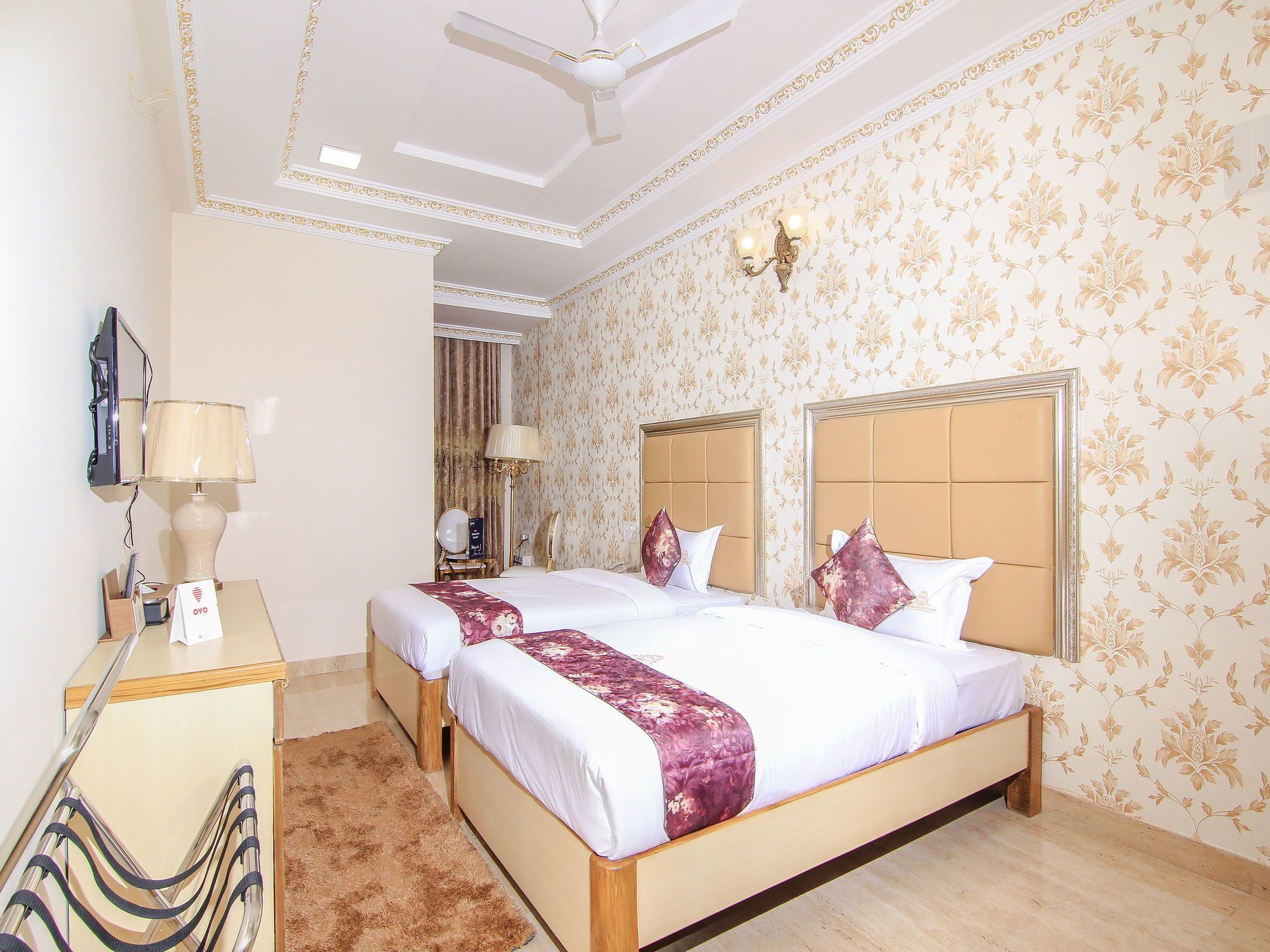 Oyo 11956 Galaxy Grand Hotel Lakhnau Kültér fotó