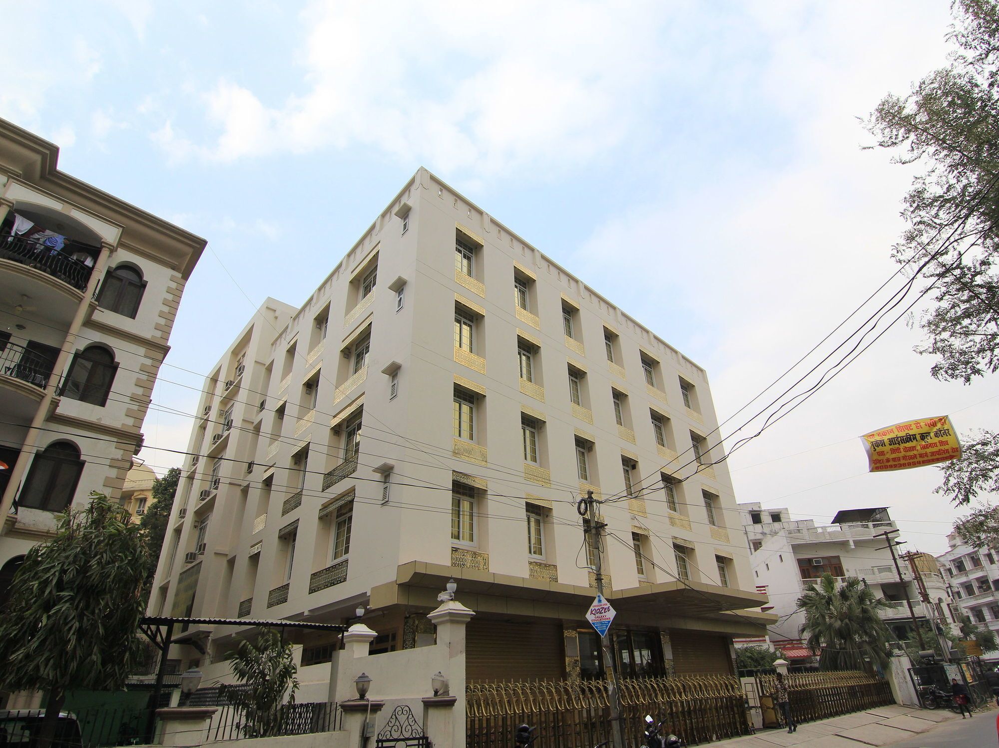 Oyo 11956 Galaxy Grand Hotel Lakhnau Kültér fotó
