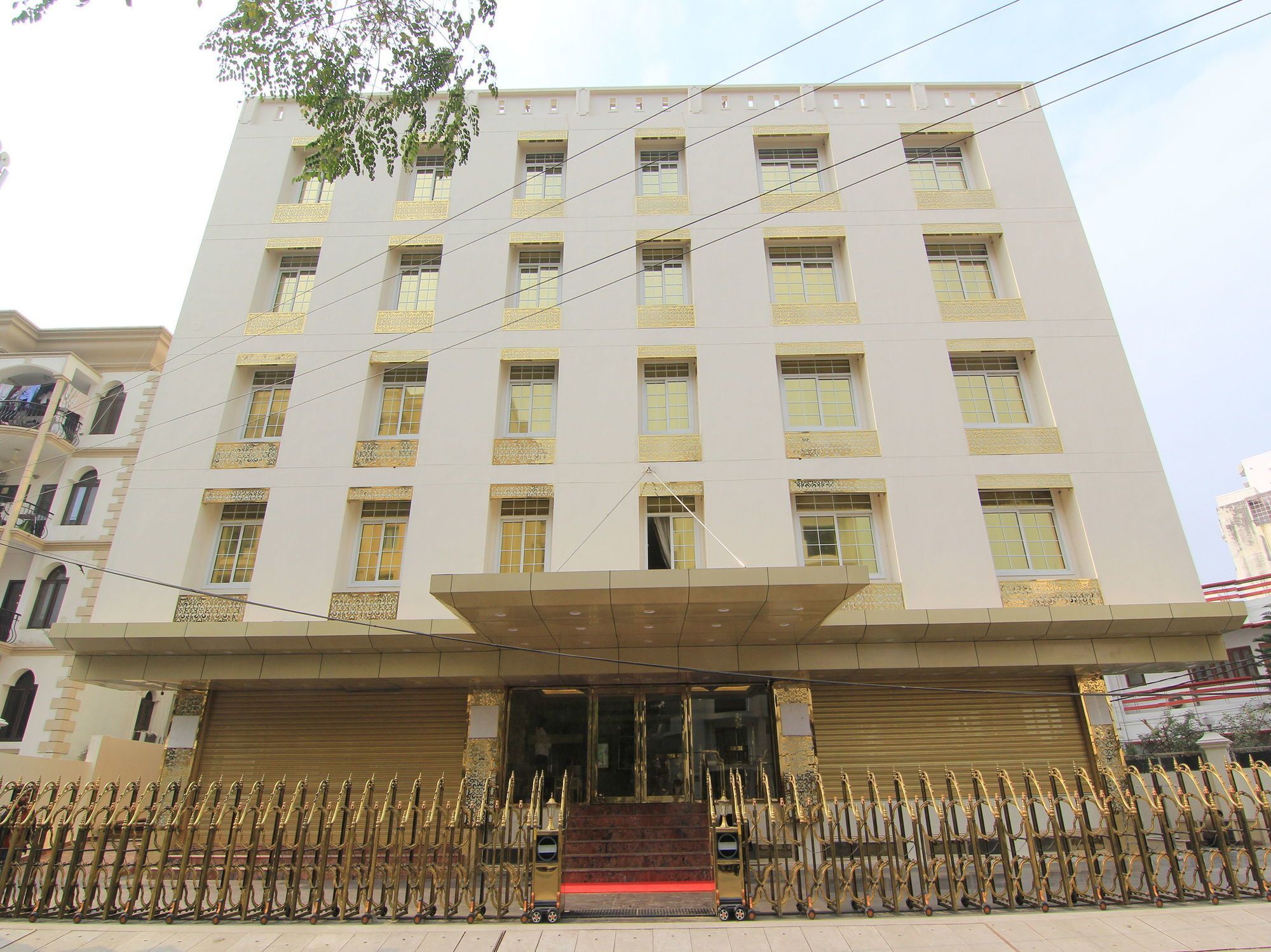 Oyo 11956 Galaxy Grand Hotel Lakhnau Kültér fotó